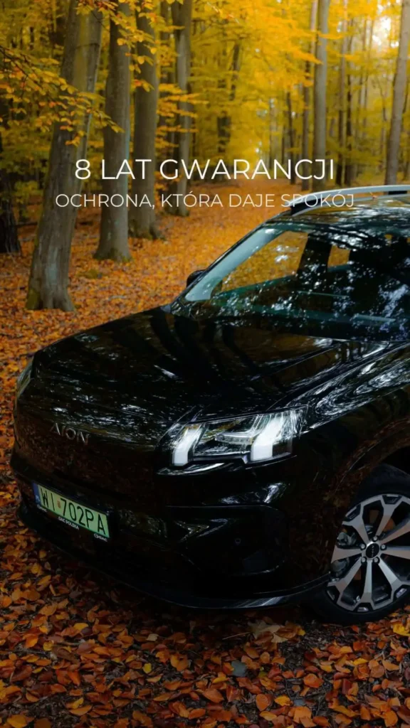 GAC AION V w miejskim otoczeniu na tle lasu - elektryczny SUV na ulicach polskiego miasta
